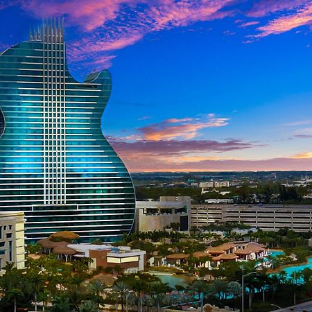 Young Circle & Hollywood Blvd Posh Studio Suite Exterior foto